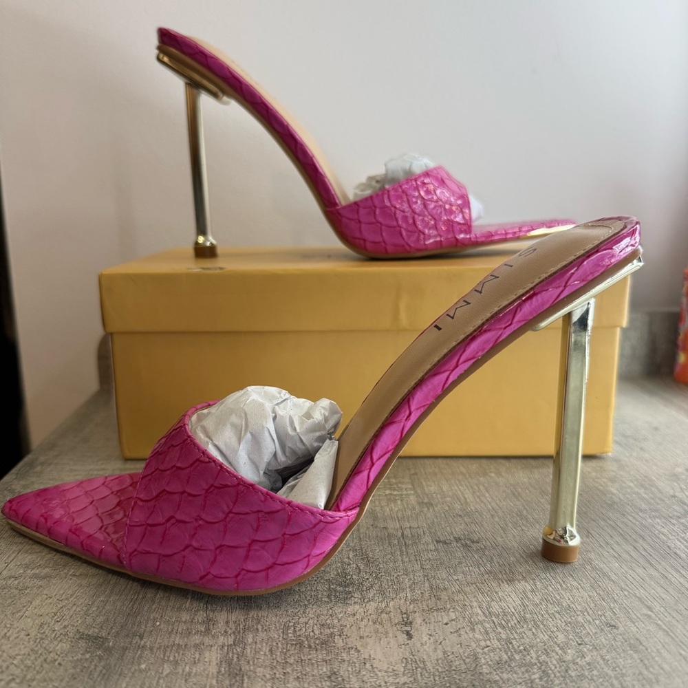 Elegant Fuchsia Textured Heels
